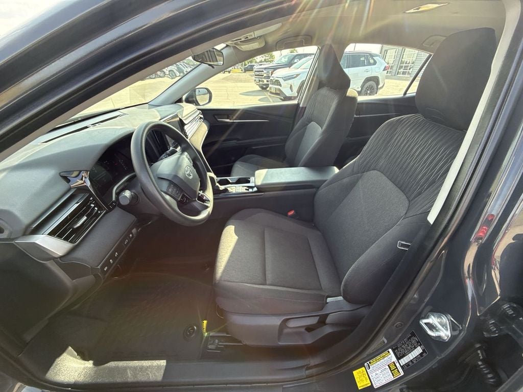 2025 Toyota Camry Hybrid LE