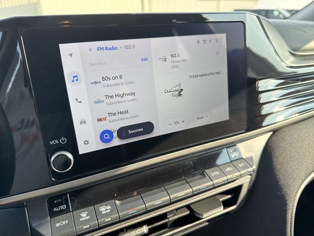 2025 Toyota Camry Hybrid LE