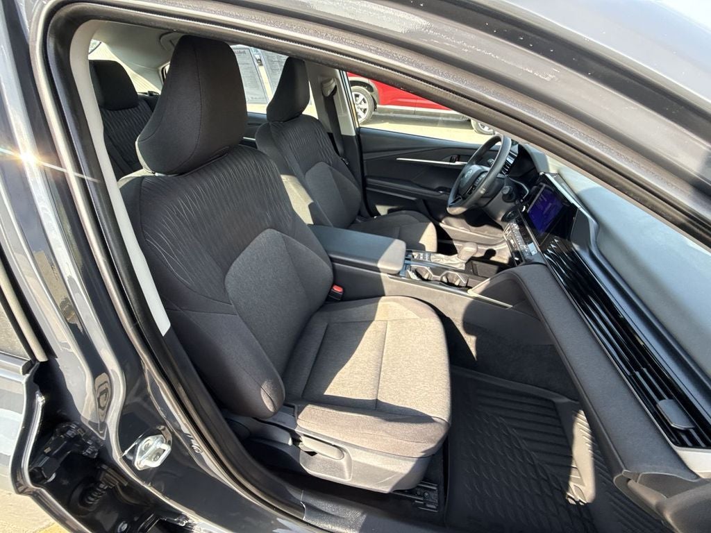2025 Toyota Camry Hybrid LE