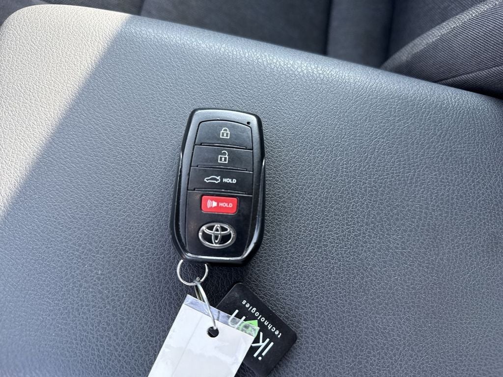 2025 Toyota Camry Hybrid LE
