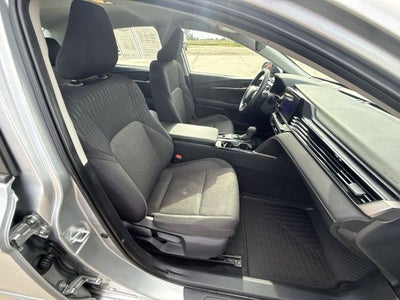 2025 Toyota Camry Hybrid LE