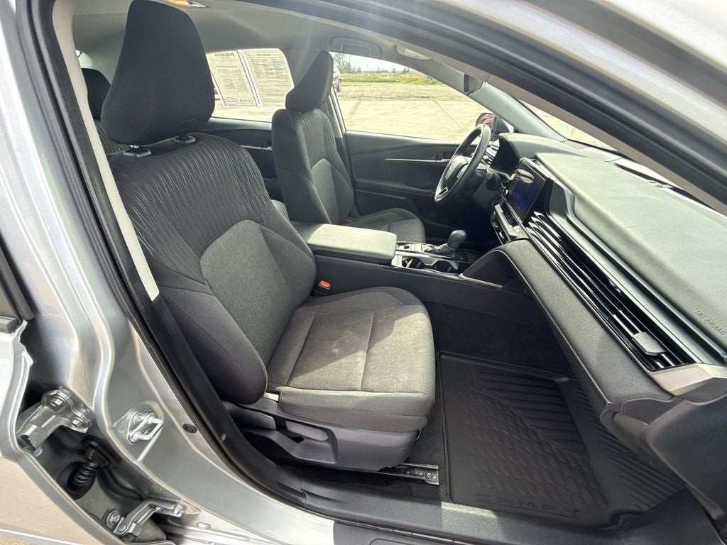 2025 Toyota Camry Hybrid LE