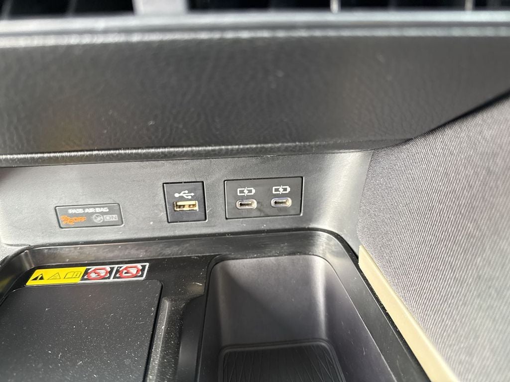 2025 Toyota Camry Hybrid LE