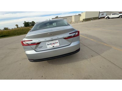 2025 Toyota Camry Hybrid LE
