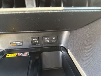 2025 Toyota Camry Hybrid LE