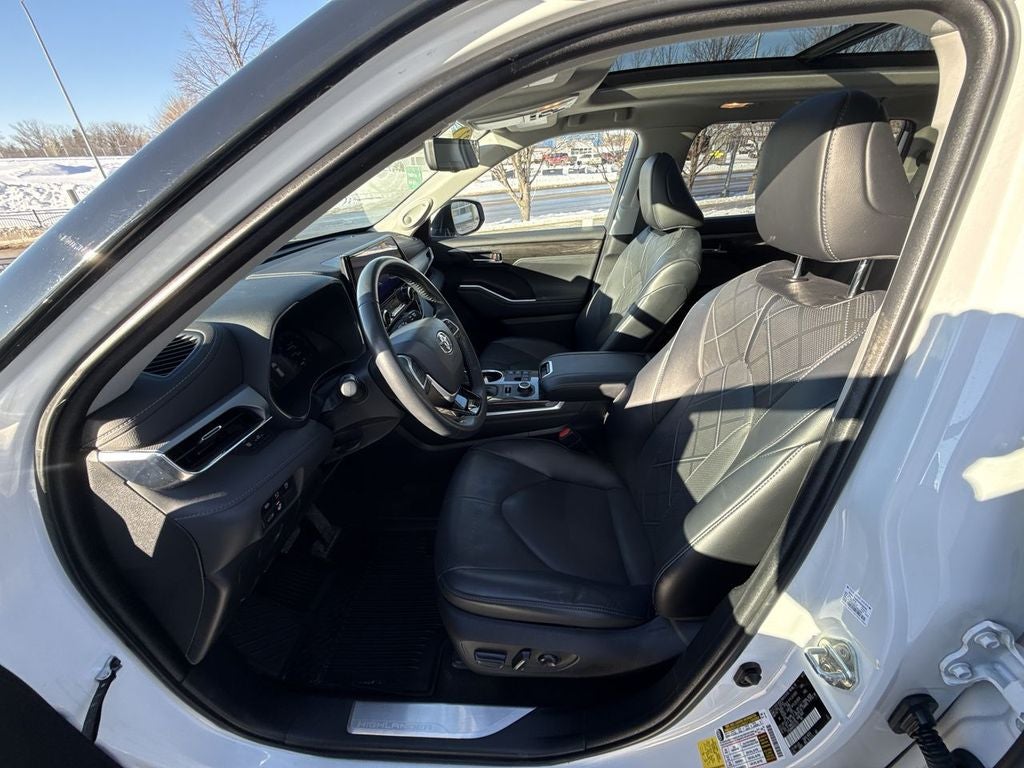 2023 Toyota Highlander Platinum