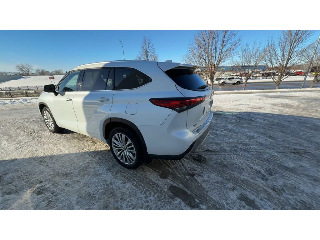 2023 Toyota Highlander Platinum