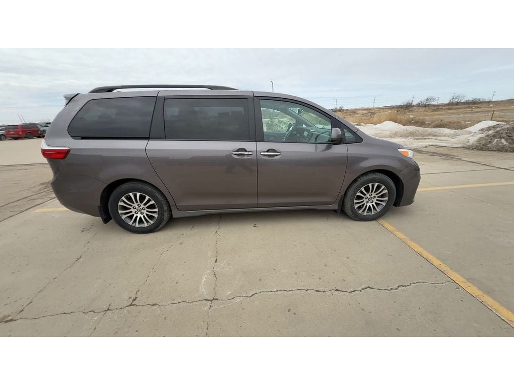 2019 Toyota Sienna XLE