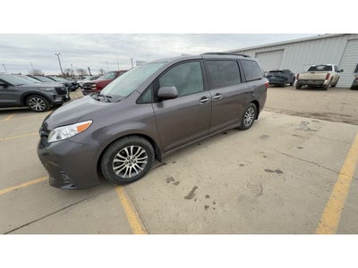 2019 Toyota Sienna XLE