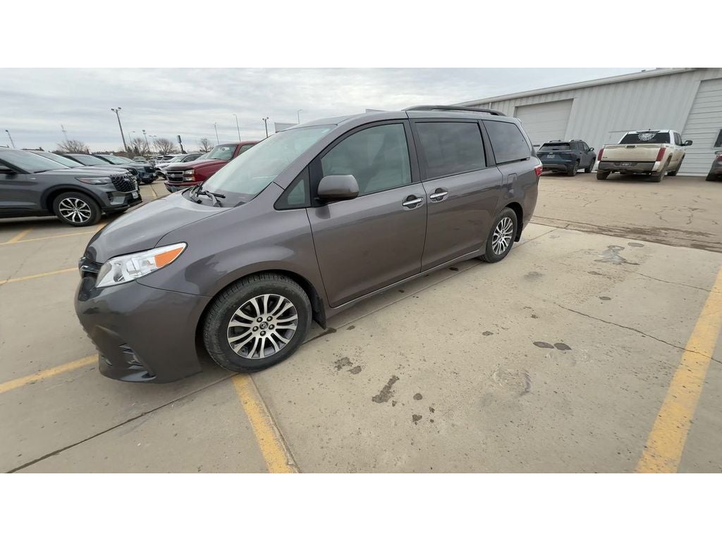 2019 Toyota Sienna XLE