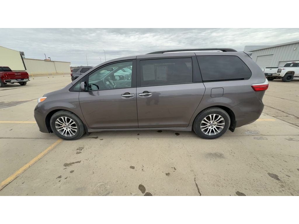 2019 Toyota Sienna XLE