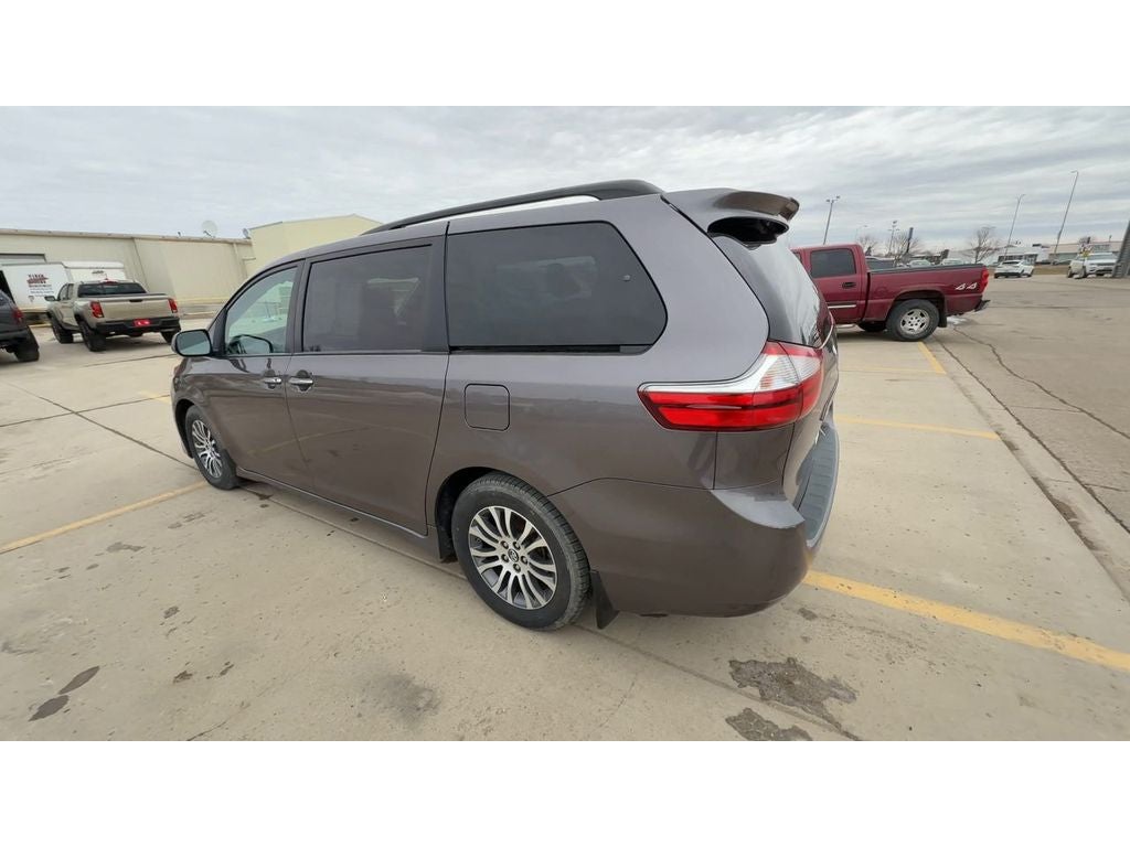 2019 Toyota Sienna XLE