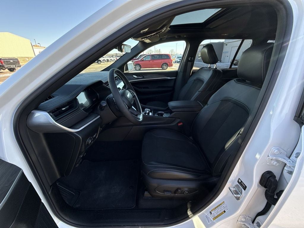 2026 Jeep Grand Cherokee GRAND CHEROKEE LAREDO ALTITUDE 4X4