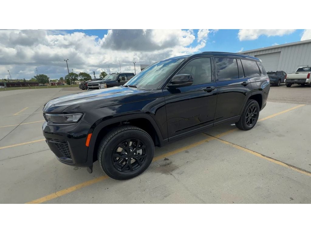 2026 Jeep Grand Cherokee GRAND CHEROKEE L LAREDO ALTITUDE 4X4