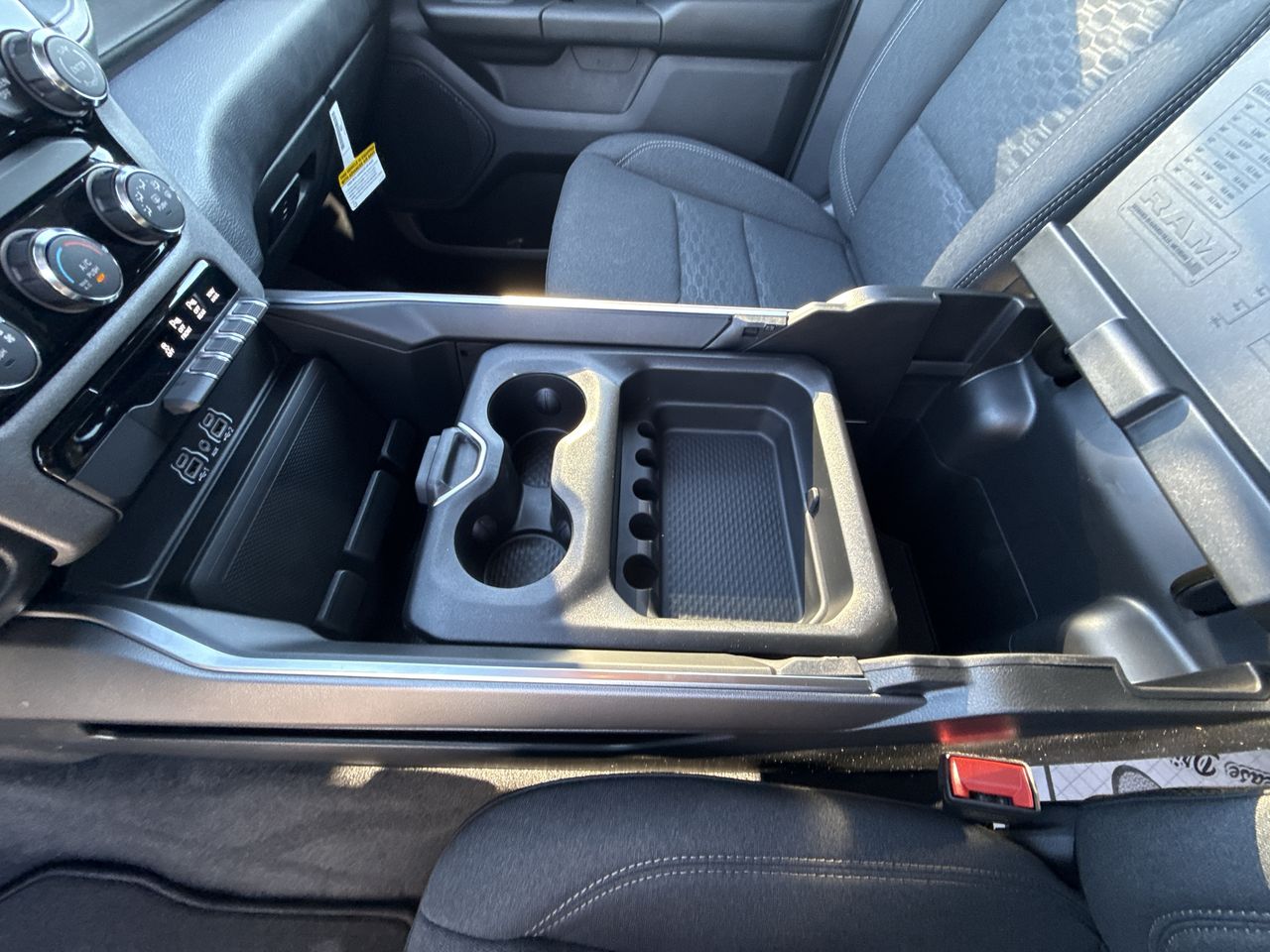2027 RAM Ram 1500 RAM 1500 EXPRESS CREW CAB 4X4 5'7' BOX