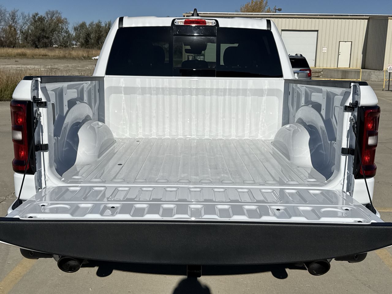 2027 RAM Ram 1500 RAM 1500 EXPRESS CREW CAB 4X4 5'7' BOX