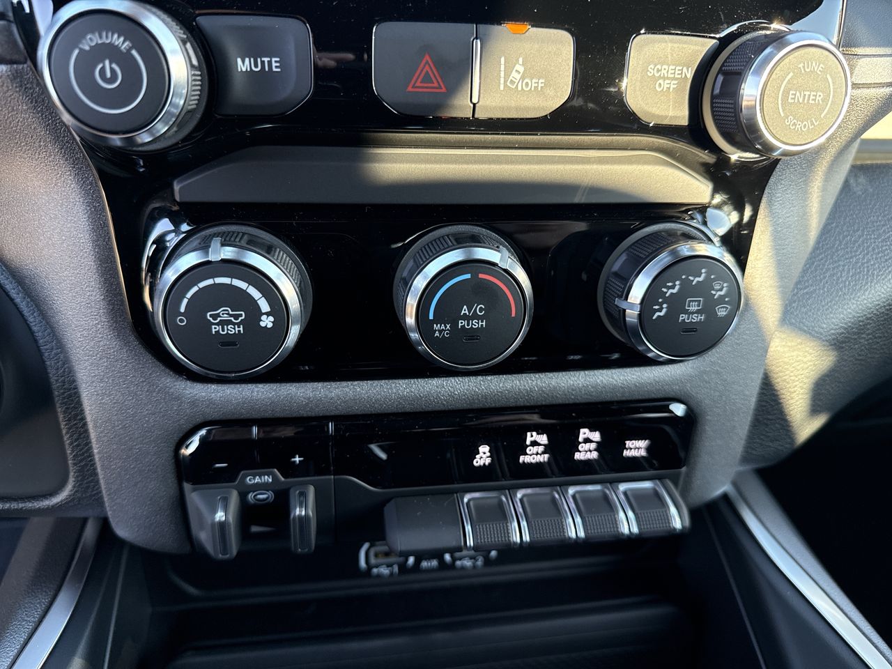 2027 RAM Ram 1500 RAM 1500 EXPRESS CREW CAB 4X4 5'7' BOX