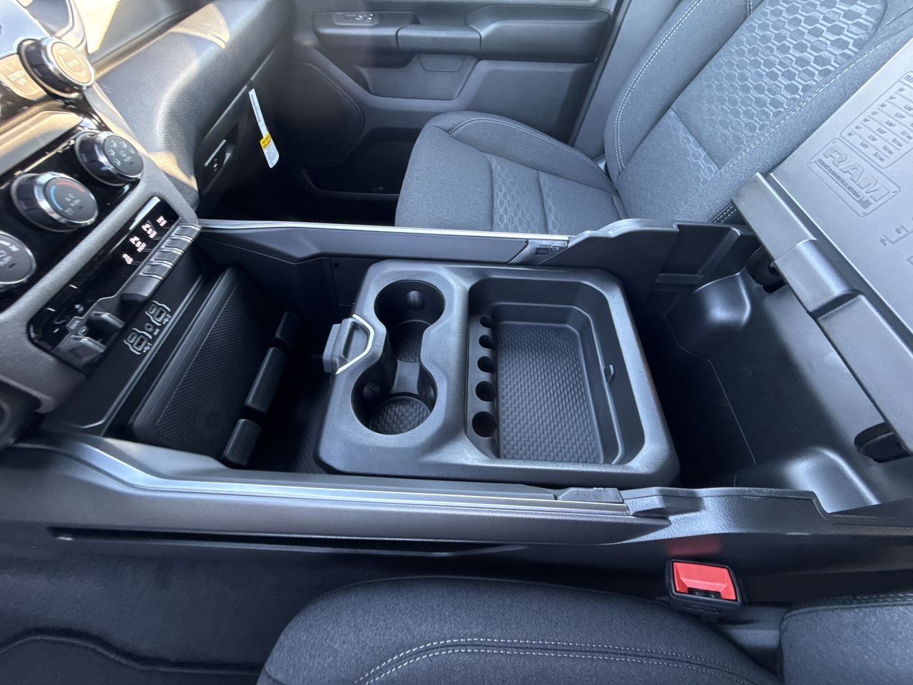 2027 RAM Ram 1500 RAM 1500 EXPRESS CREW CAB 4X4 5'7' BOX