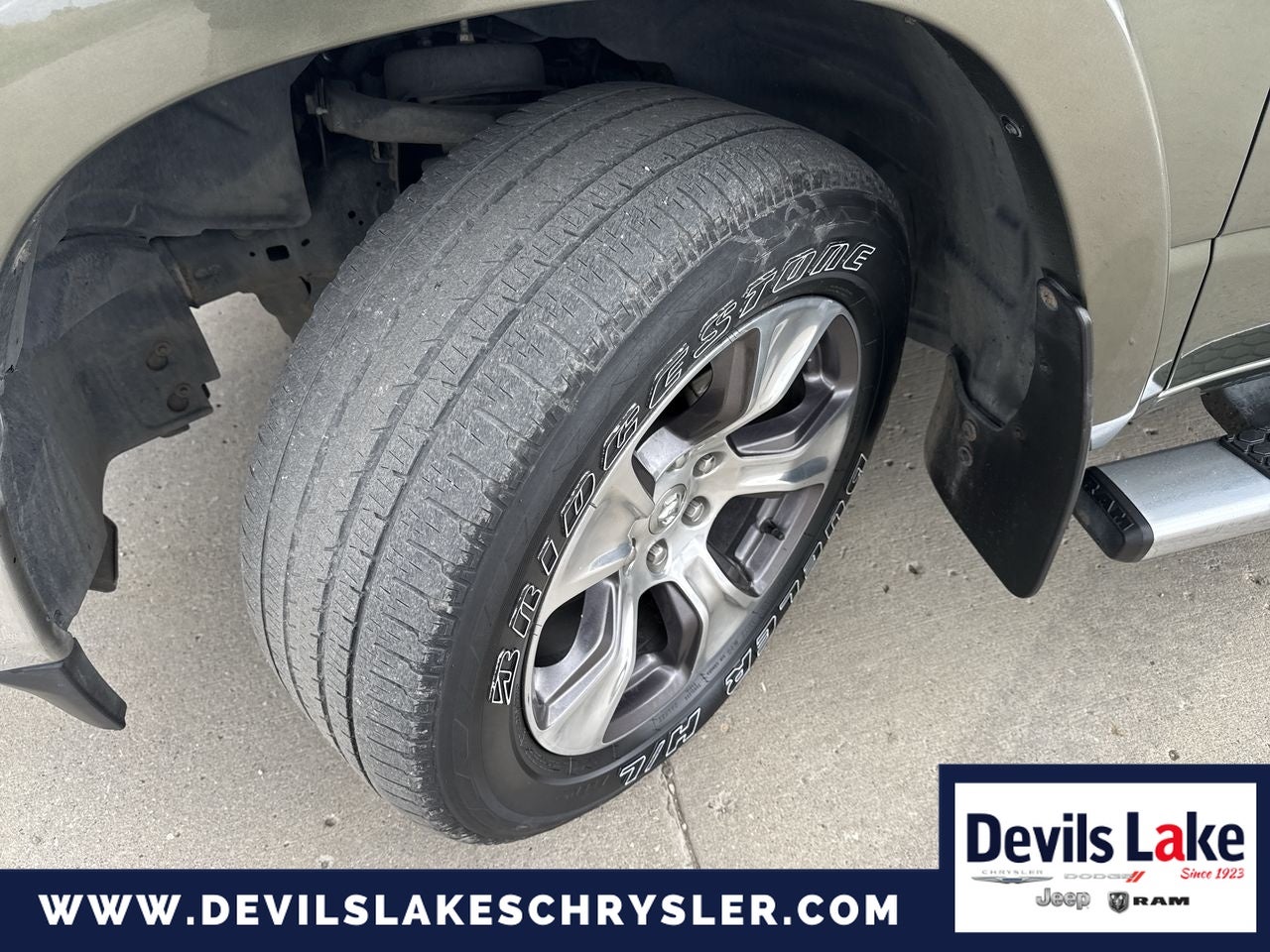 2020 RAM 1500 Laramie Crew Cab 4x4 5'7' Box