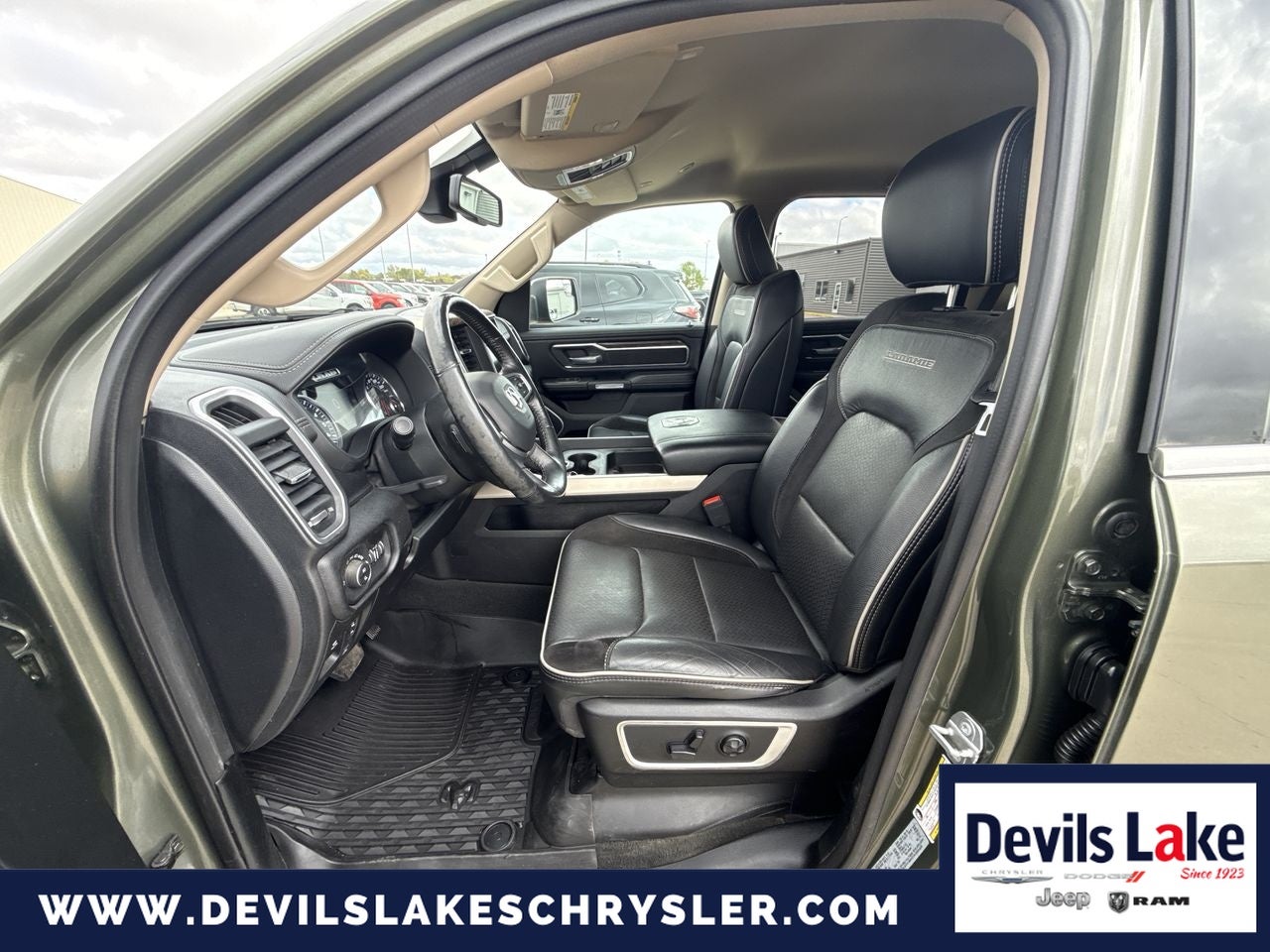 2020 RAM 1500 Laramie Crew Cab 4x4 5'7' Box