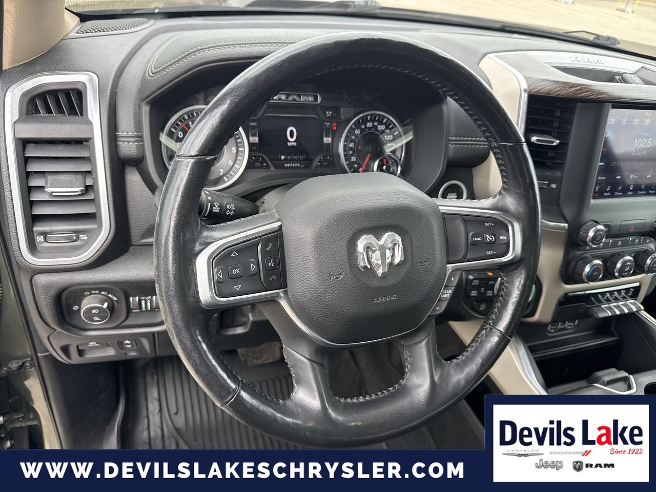 2020 RAM 1500 Laramie Crew Cab 4x4 5'7' Box