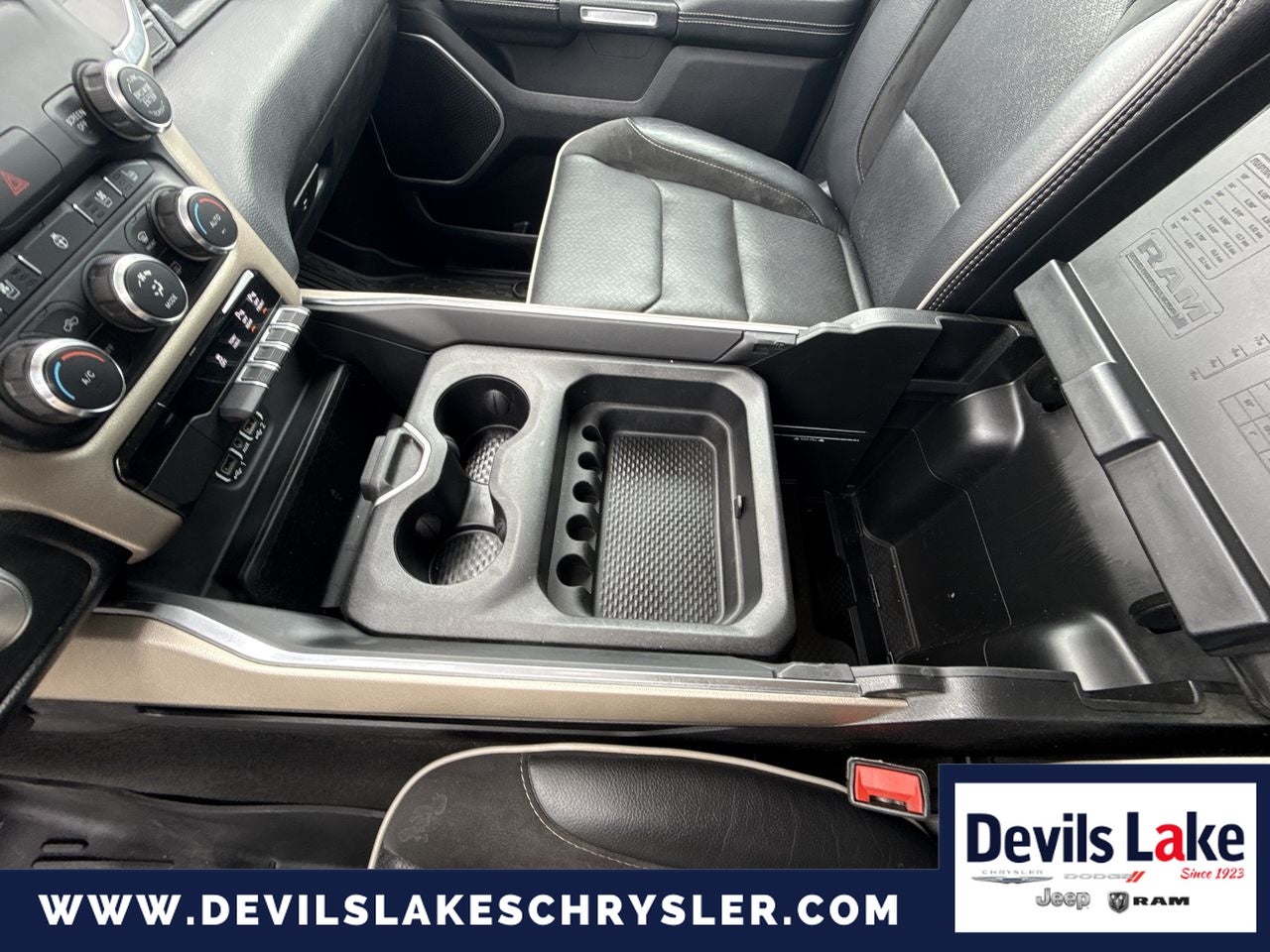 2020 RAM 1500 Laramie Crew Cab 4x4 5'7' Box