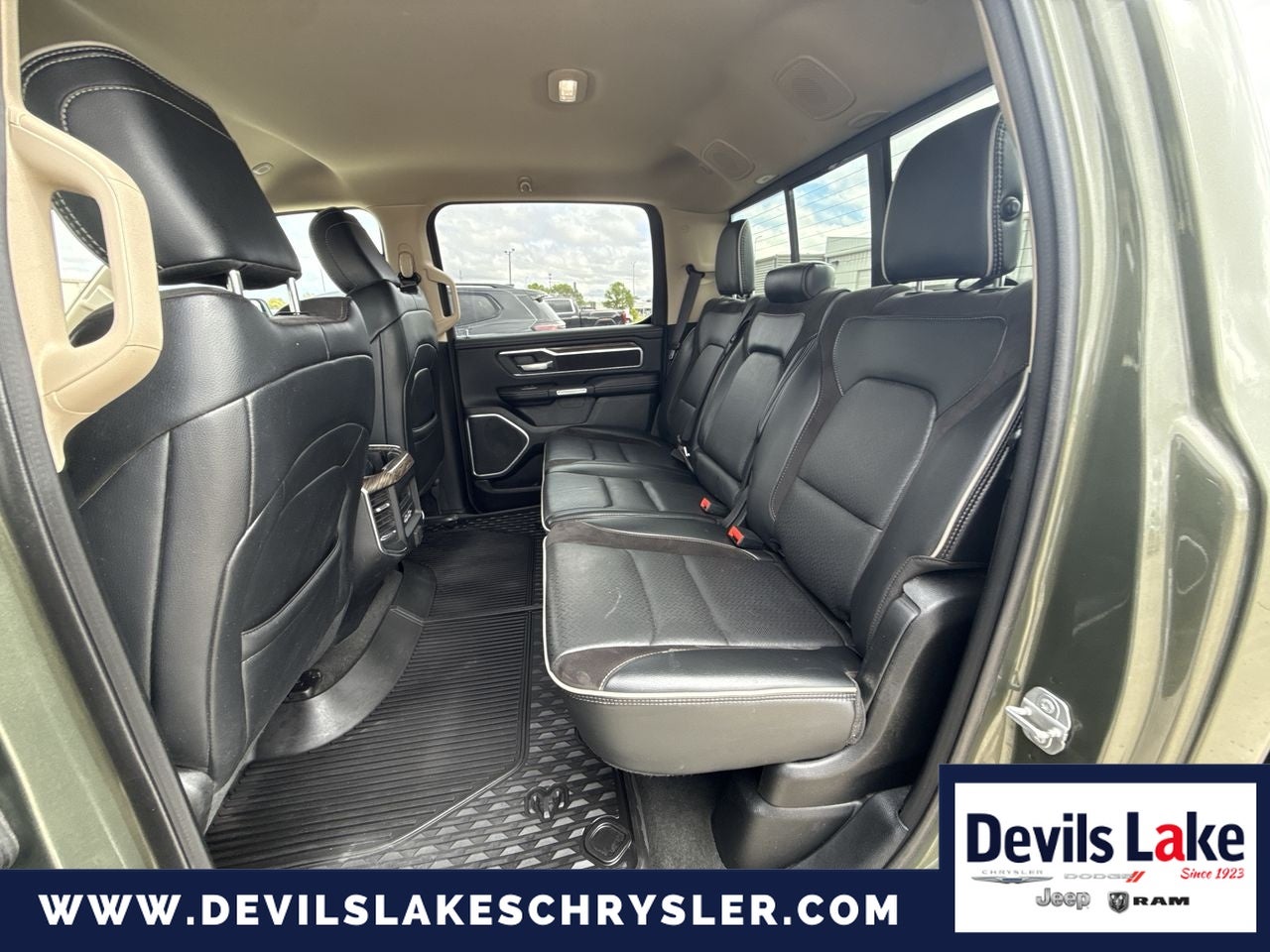 2020 RAM 1500 Laramie Crew Cab 4x4 5'7' Box