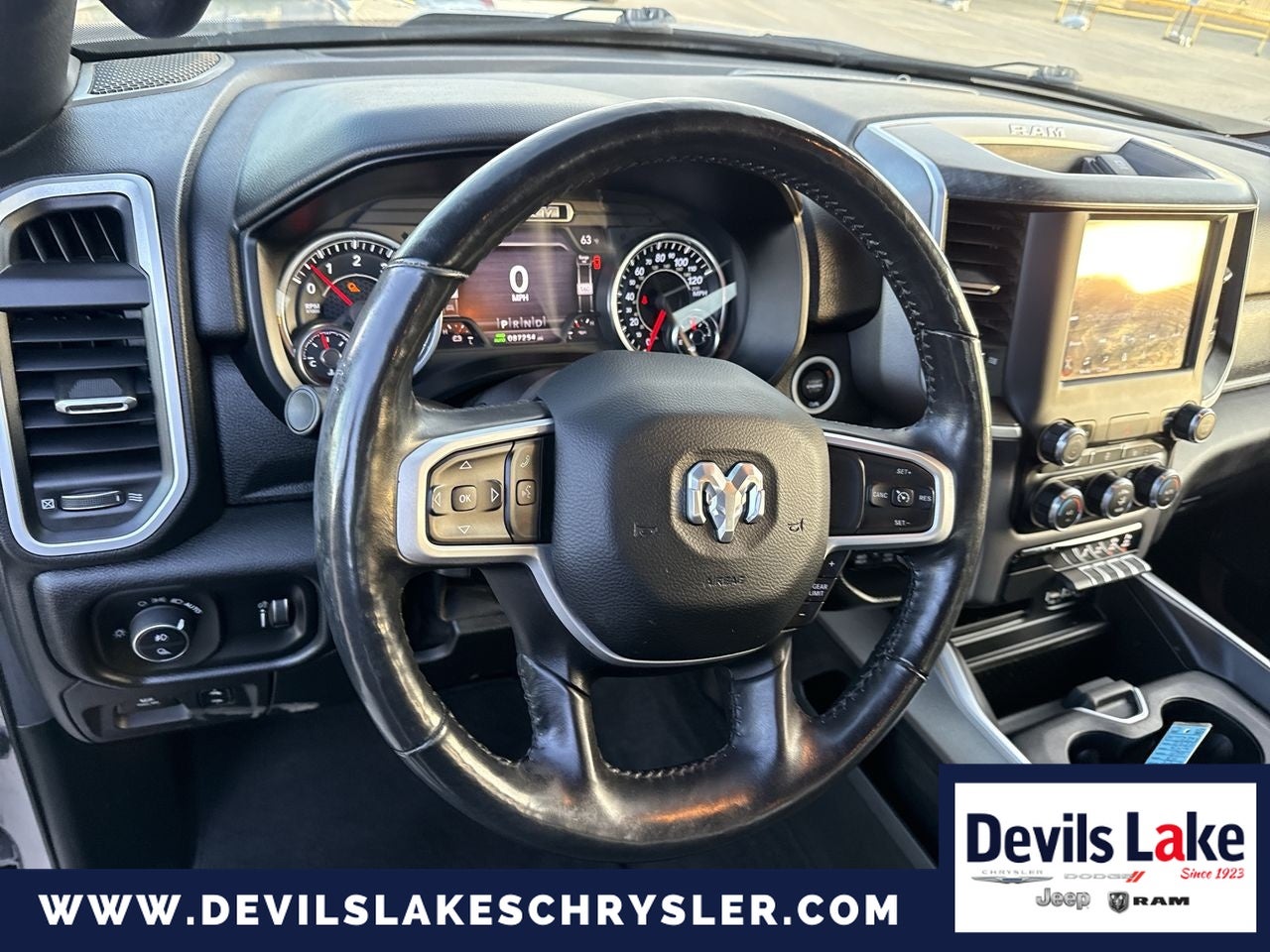 2020 RAM 1500 Big Horn Crew Cab 4x4 6'4' Box