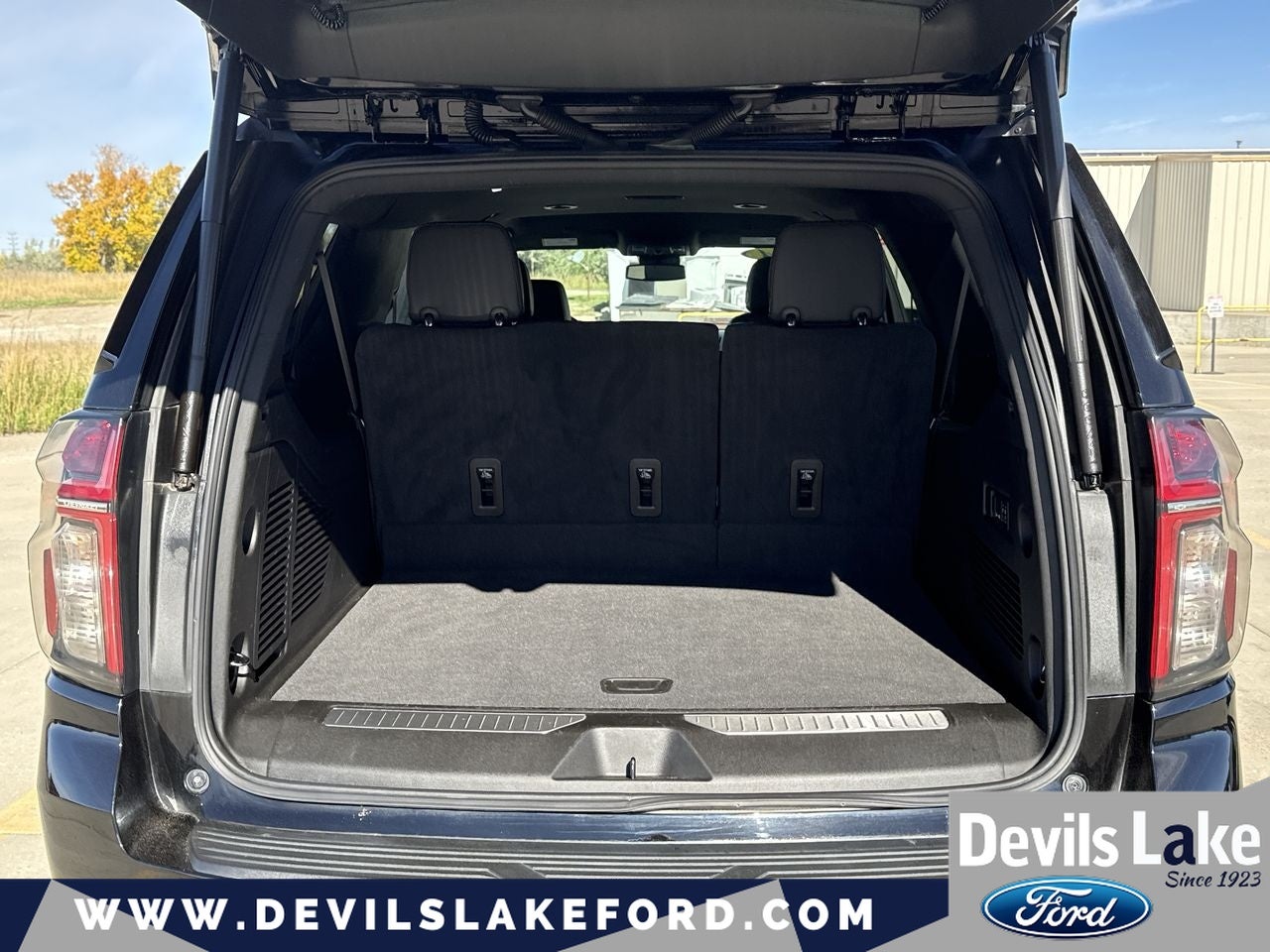 2024 Chevrolet Suburban 4WD RST