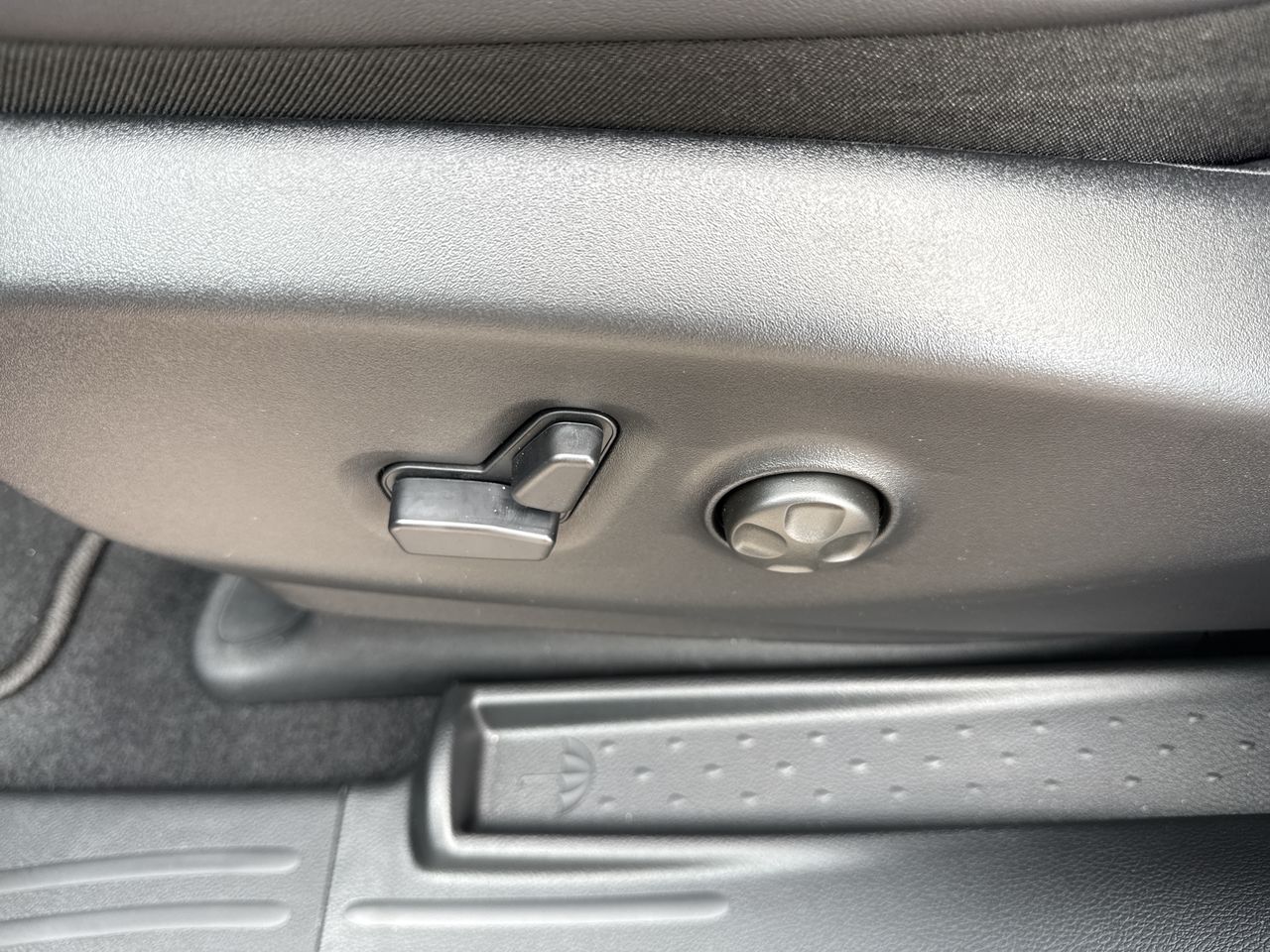 2027 Chrysler Pacifica PACIFICA SELECT AWD