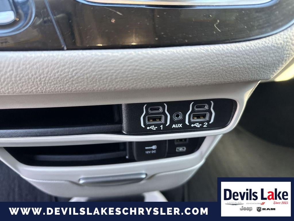 2022 Chrysler Pacifica Touring L AWD