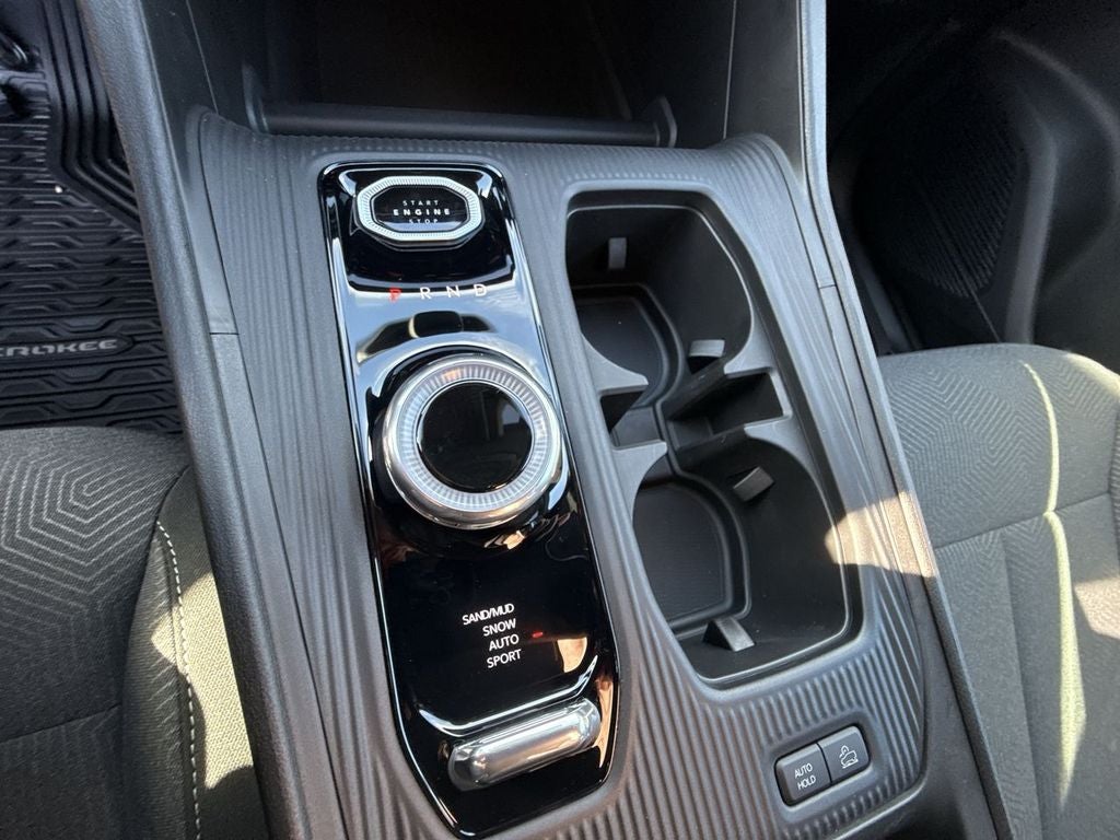 2026 Jeep Cherokee CHEROKEE LAREDO 4X4