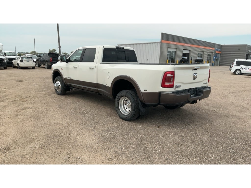 2022 RAM 3500 Limited Longhorn Crew Cab 4x4 8' Box