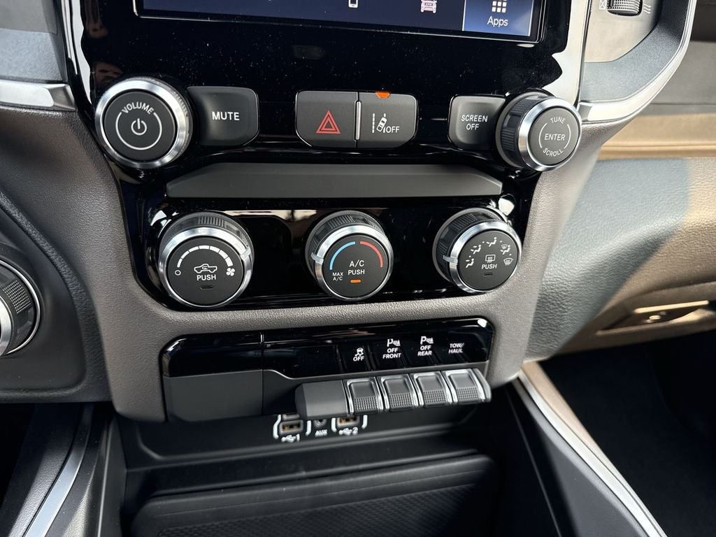 2026 RAM 1500 RAM 1500 EXPRESS CREW CAB 4X4 5'7' BOX