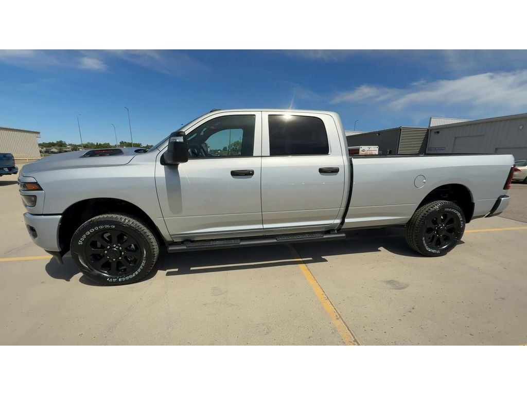 2026 RAM Ram 2500 RAM 2500 BLACK EXPRESS CREW CAB 4X4 8' BOX