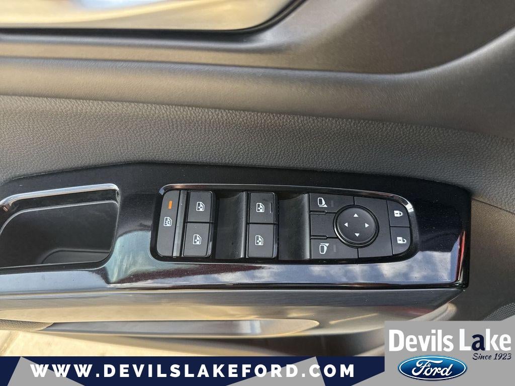 2022 Nissan Pathfinder SL 4WD