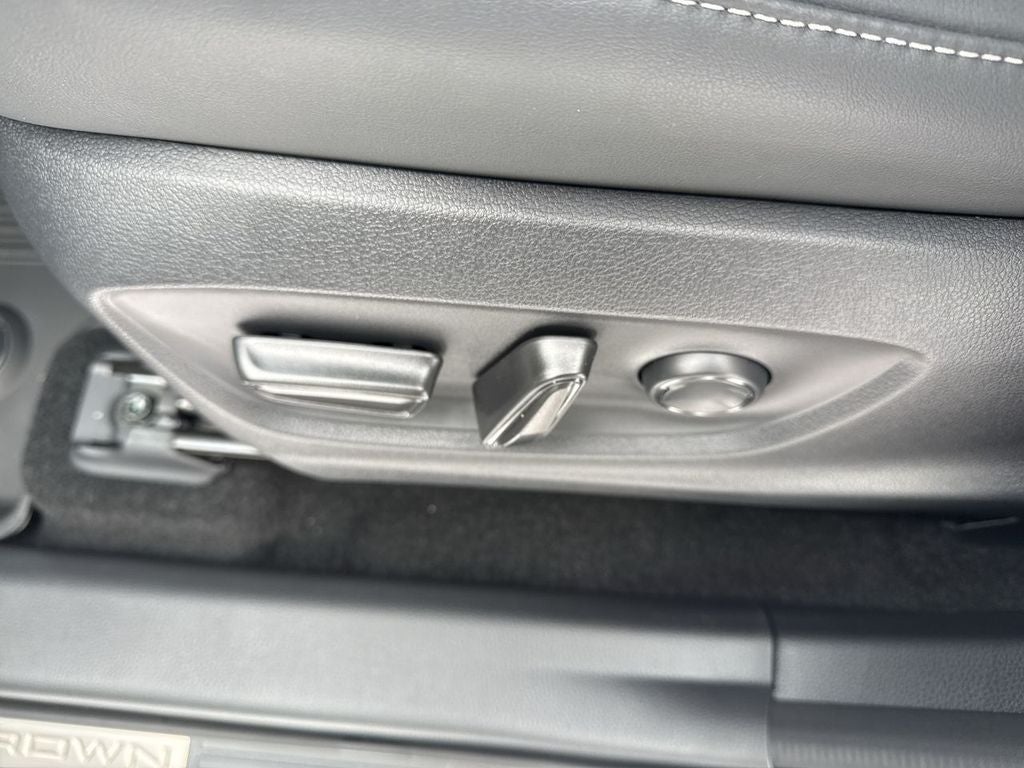 2025 Toyota Toyota Crown Signia Limited