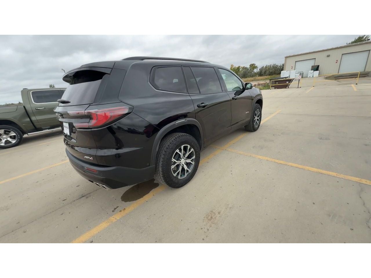 2025 GMC Acadia AT4