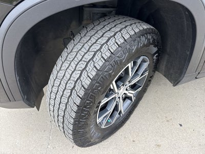2025 GMC Acadia AT4